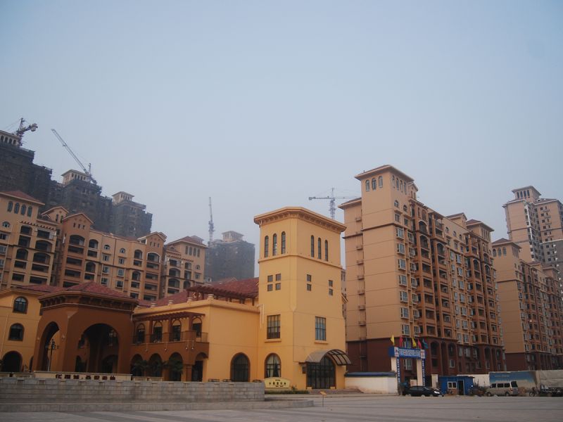 華強(qiáng)城一期二標(biāo)段工程（2010年省文明工地、省“結(jié)構(gòu)中州杯”工程）